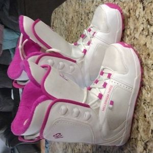 M3 size 7 snowboarding boots